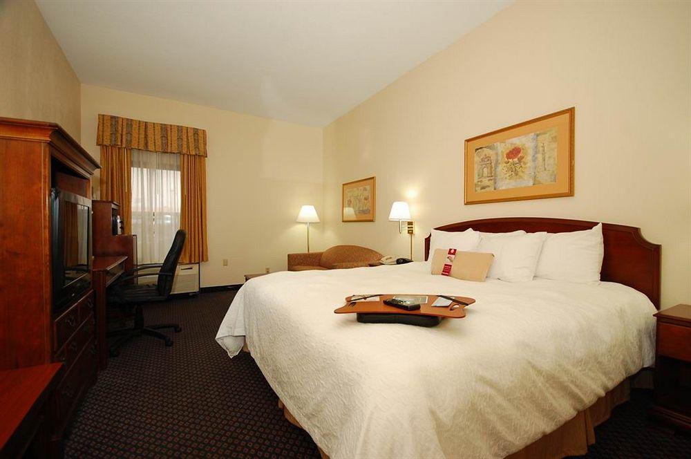 Hampton Inn Petersburg-Fort Gregg Adams Bagian luar foto